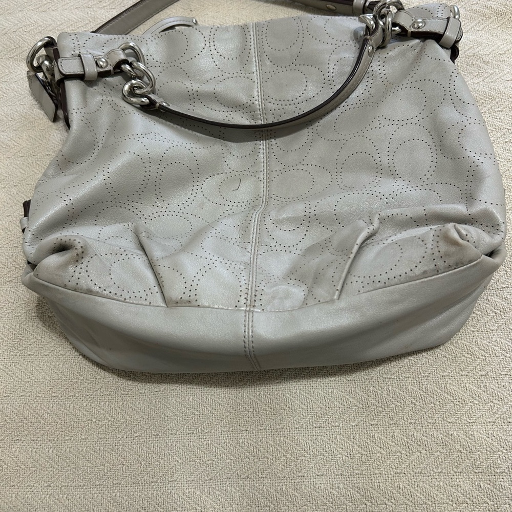 Elegant Gray Leather Handbag - Picture 6 of 7